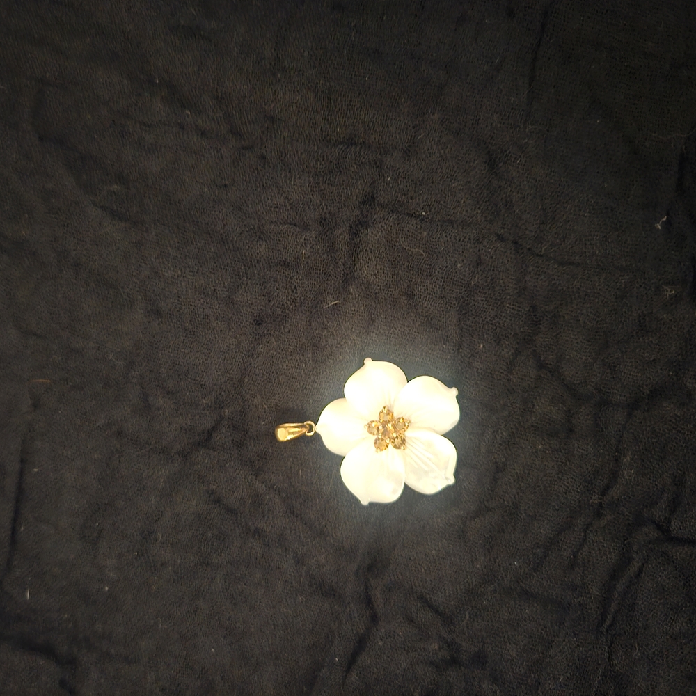 Elegant Gold and White Floral Necklace